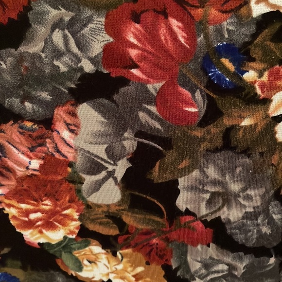 Very flattering flower patterned top - Picture 2 of 3